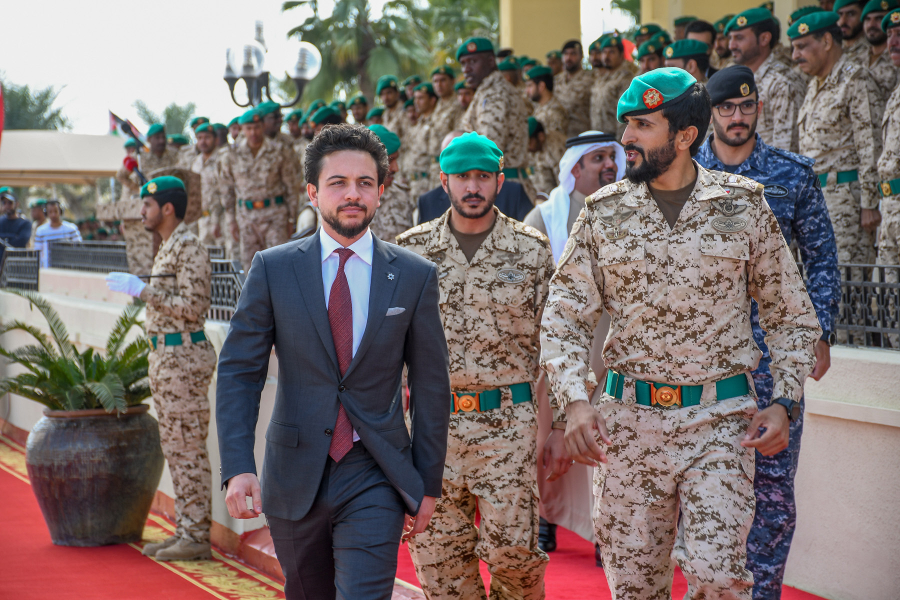 Аль бин аль хусейн. Хуссейн Бин Абдулла принцы. Насер Хамад принц. Al Hussein bin Abdullah II. Принц Хуссейн Иордании.