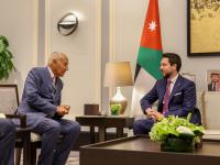 ولي العهد يبحث مع أمين عام جامعة الدول العربية تطورات المنطقة