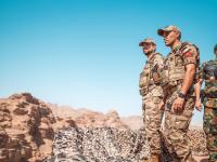 ولي العهد يتابع تمرينا تعبويا لكتيبة التدخل السريع