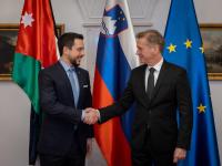 مندوبا عن الملك، ولي العهد يلتقي رئيس وزراء سلوفينيا ويؤكدان حرصهما على الارتقاء بالعلاقات بين البلدين إلى مستوى الشراكة الاستراتيجية