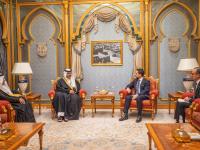 Crown Prince meets with head of Bahrain delegation at Future Investment Initiative conference