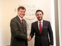 ولي العهد يلتقي المدير التنفيذي لشركة "إمبراير" لصناعة الطائرات ورؤساء تنفيذين لشركات عالمية