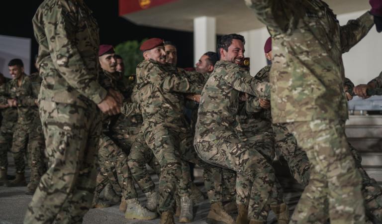 نائب الملك يشارك مرتبات قوات الملك عبدالله الثاني الخاصة الملكية مأدبة الإفطار
