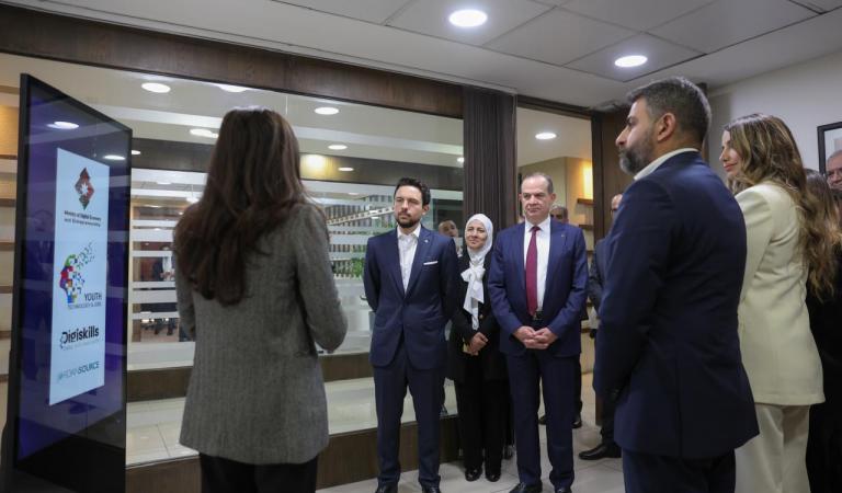 ولي العهد يزور وزارة الاقتصاد الرقمي والريادة ويطلع على مشاريعها المستقبلية