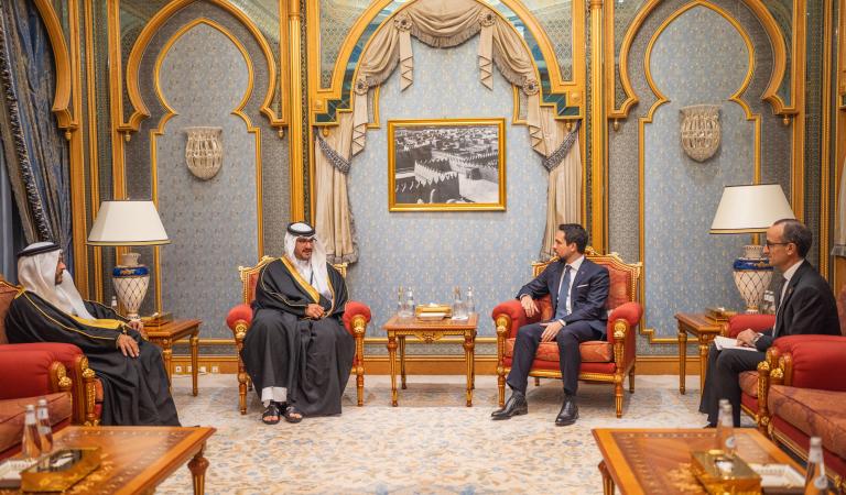 Crown Prince meets with head of Bahrain delegation at Future Investment Initiative conference