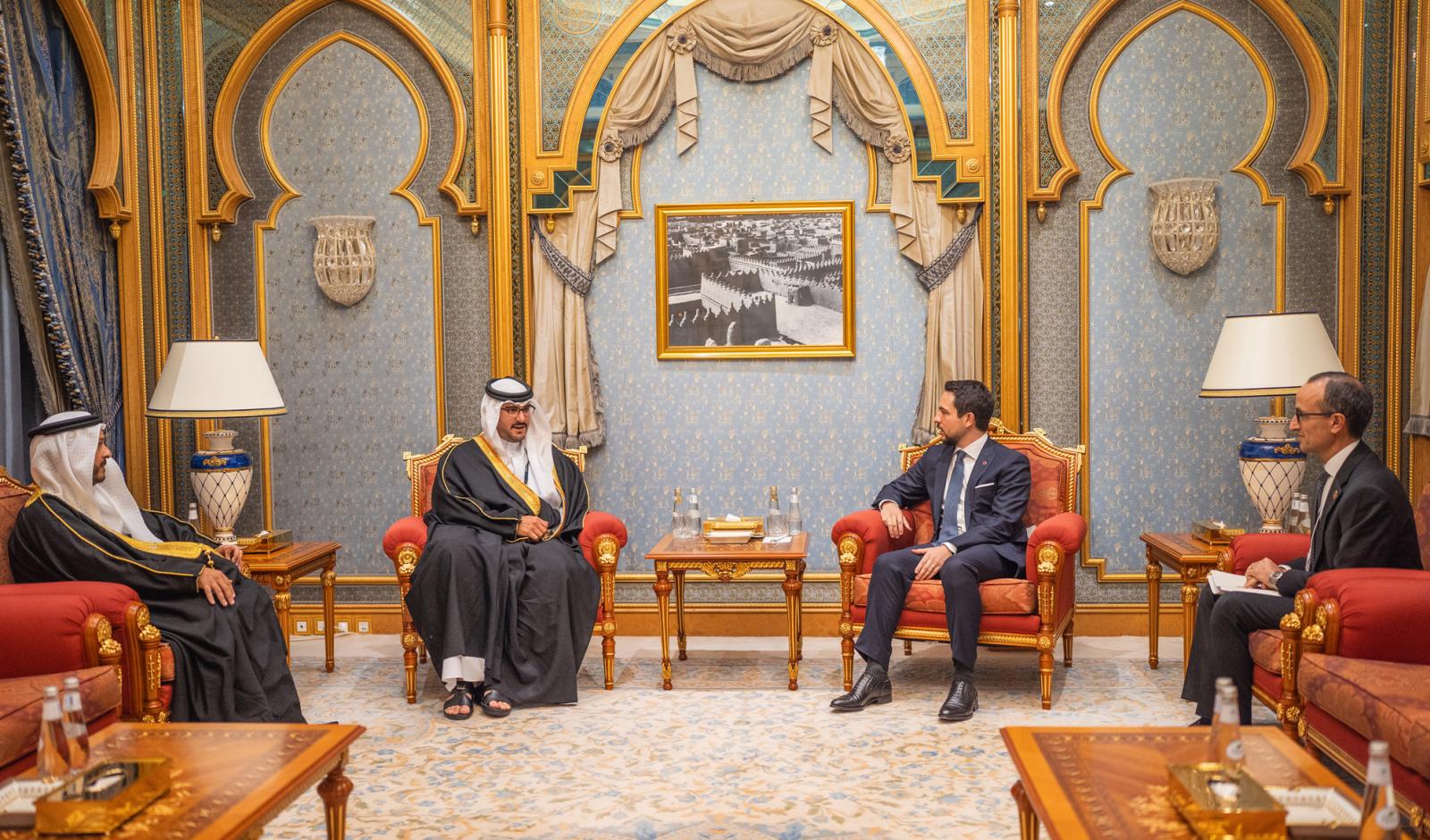 Crown Prince meets with head of Bahrain delegation at Future Investment Initiative conference
