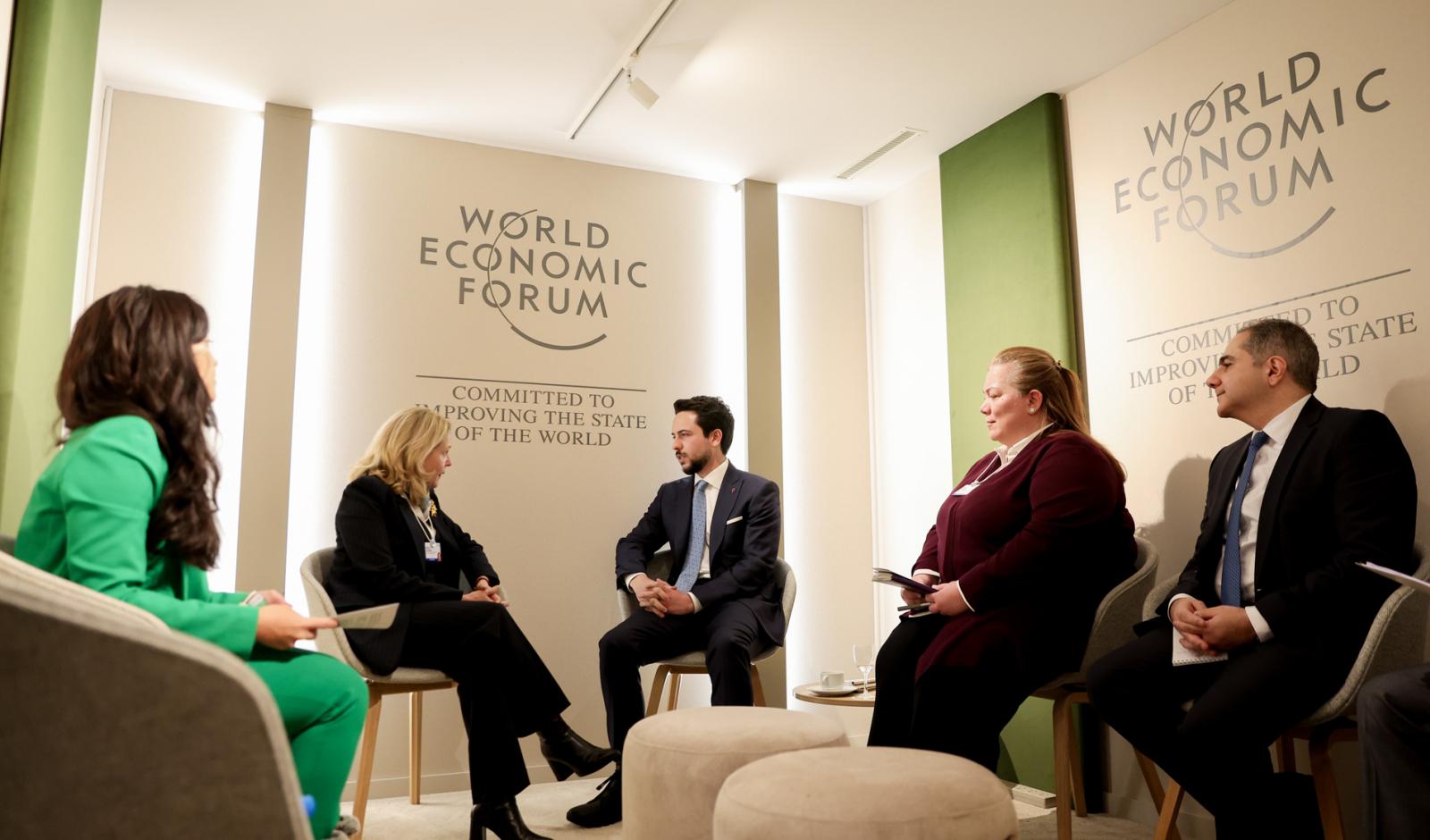 ولي العهد يلتقي في دافوس رئيسة البنك الأوروبي للاستثمار ورؤساء تنفيذيين ومؤسسي شركات عالمية