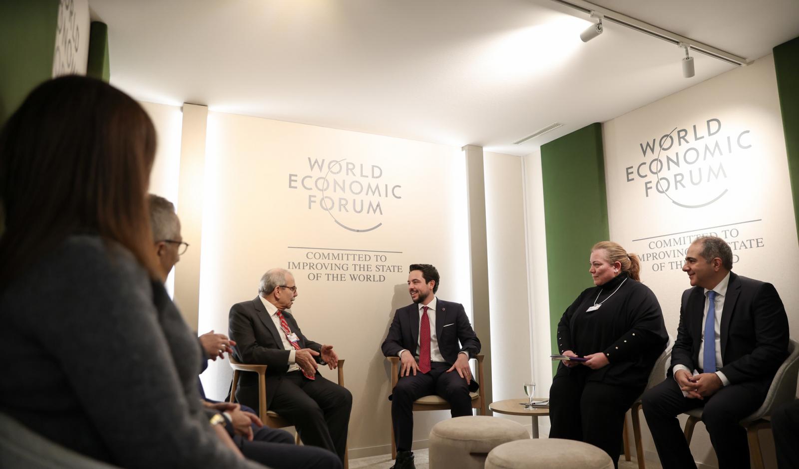 ولي العهد يلتقي رئيس الوزراء اللبناني ويؤكد متانة العلاقات بين البلدين