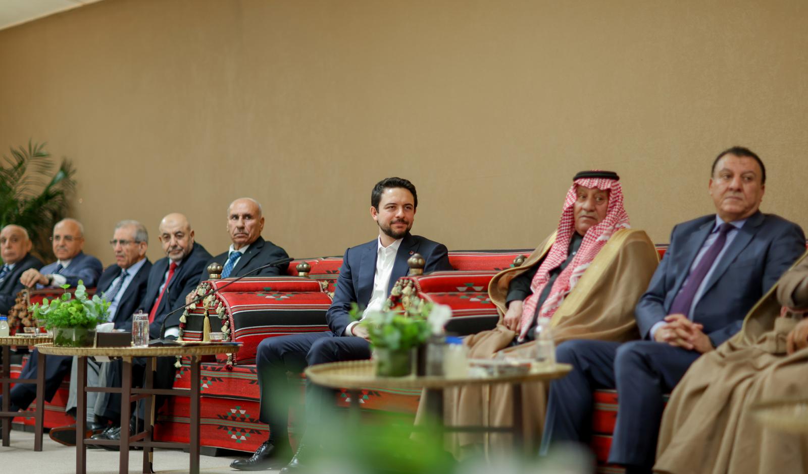 ولي العهد يلتقي وجهاء وممثلين عن محافظة الطفيلة