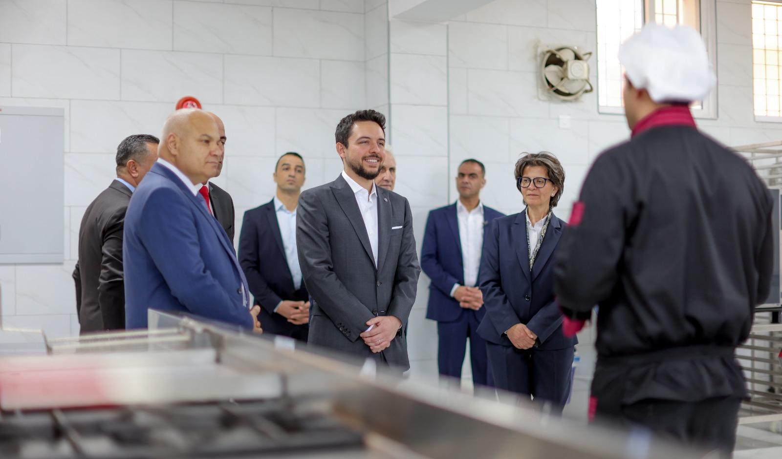 ولي العهد يزور جرش ويوعز بإعادة تأهيل مركز صحي جرش الشامل