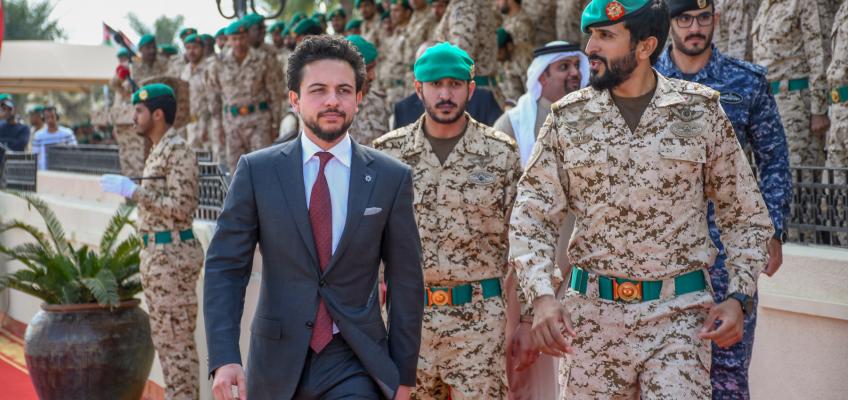 ولي العهد يزور قيادة الحرس الملكي البحريني ويشارك في تطبيق تمرين لمكافحة الإرهاب