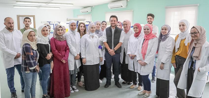 بمناسبة يوم العمال، ولي العهد يزور إحدى الشركات الأردنية الريادية في مجال صناعة وإنتاج المعدات الطبية