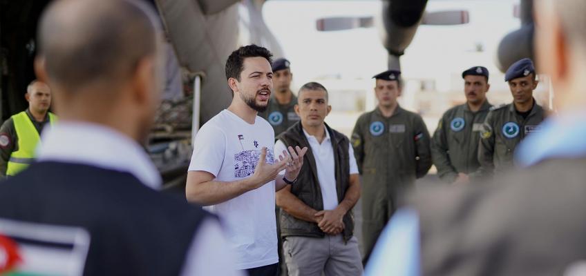 Crown Prince supervises preparation of aid plane for Gaza