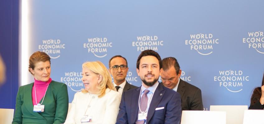 مندوبا عن الملك، ولي العهد يشارك بأعمال المنتدى الاقتصادي العالمي في دافوس