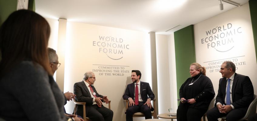 ولي العهد يلتقي رئيس الوزراء اللبناني ويؤكد متانة العلاقات بين البلدين