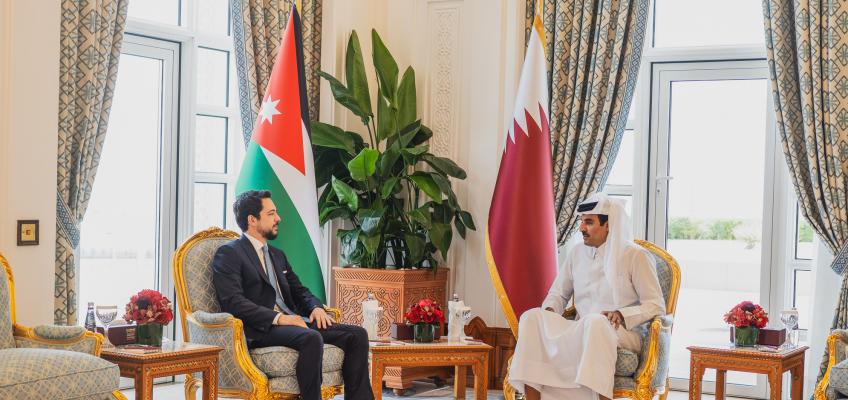 His Royal Highness Crown Prince Al Hussein and His Highness Sheikh Tamim bin Hamad Al Thani, Emir of the State of Qatar, during their meeting at the Emiri Diwan in Doha