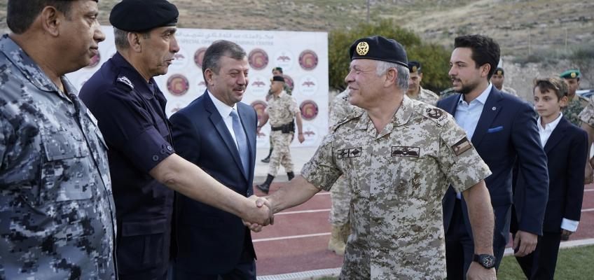 الملك يحضر مأدبة إفطار القوات المسلحة