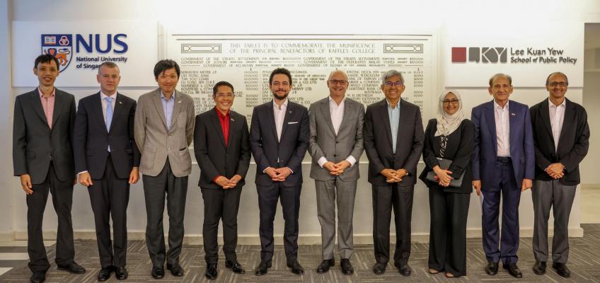 ولي العهد يزور كلية "لي كوان يو" للسياسة العامة في جامعة سنغافورة الوطنية