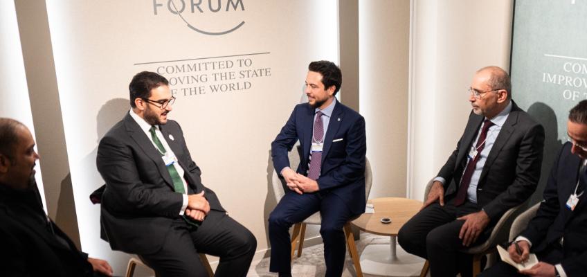 ولي العهد يلتقي رئيس الوفد البحريني المشارك في المنتدى الاقتصادي العالمي