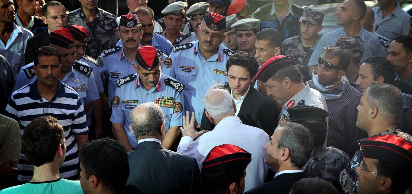 Crown Prince checks on fire suppression operations at Farah Hospital