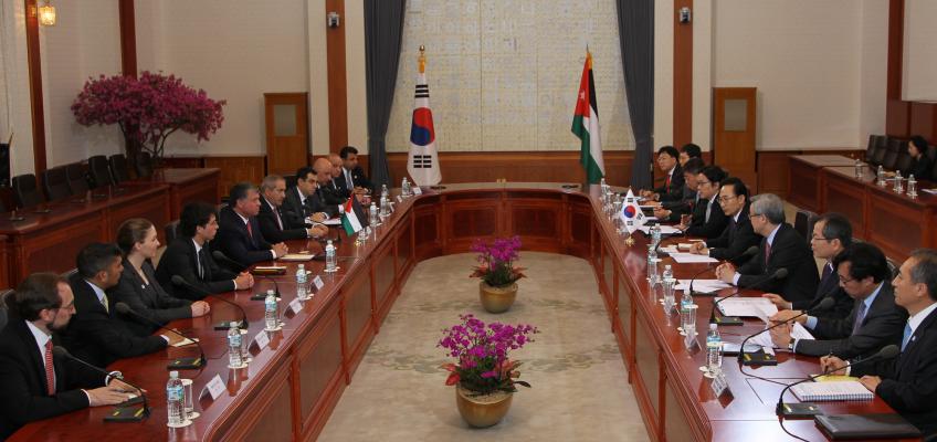 الملك يلتقي مجموعة الصداقة البرلمانية الأردنية الكورية ومدراء شركات كورية